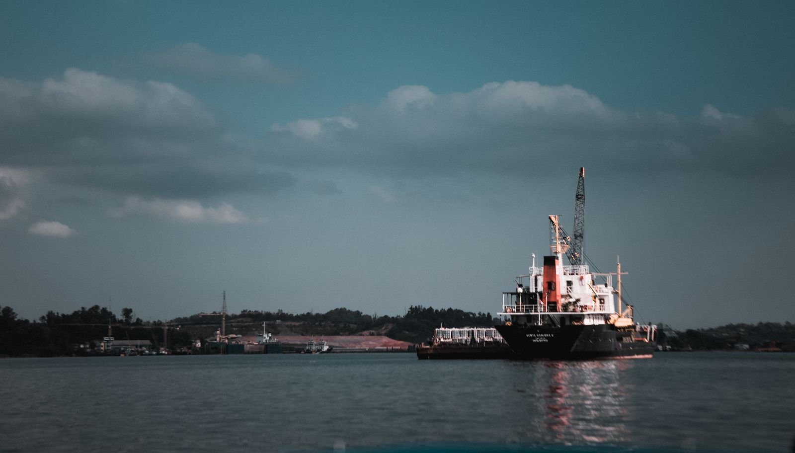 Bateau KLOE SHIPPING à quai